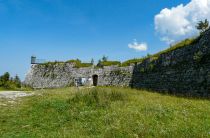 Festung Schlosskopf - Reutte - Zu diesem Zeitpunkt wurde das gesamte Burgensemble aufgelassen und alles verfiel vor sich hin.  • © <a href="https://papa-wanderwolle.jimdofree.com/2020/10/06/burgenrunde-auf-dem-ehrenberg/" target="_blank">Wolfgang Berres auf papa.wanderwolle</a>